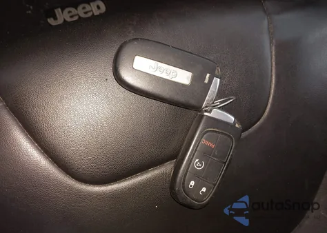 2020 Jeep Cherokee Latitude Plus 4X4 из США, поврежденный, VIN 1C4PJMLB1LD524299